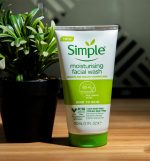 Simple Kind to Skin Moisturising Facial Wash 150ml - Image 2